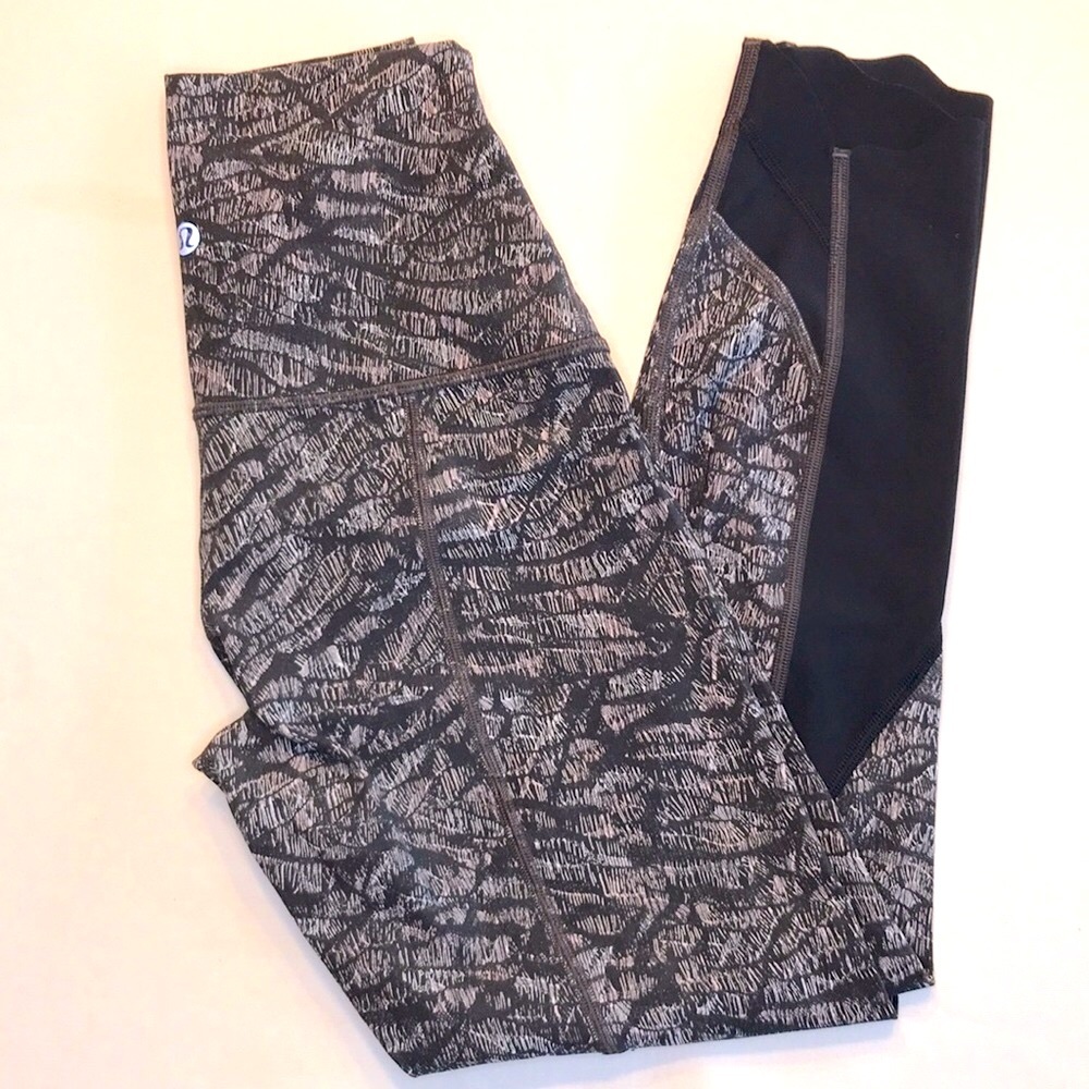 Lululemon leggings with scalloped bottom, 2/4